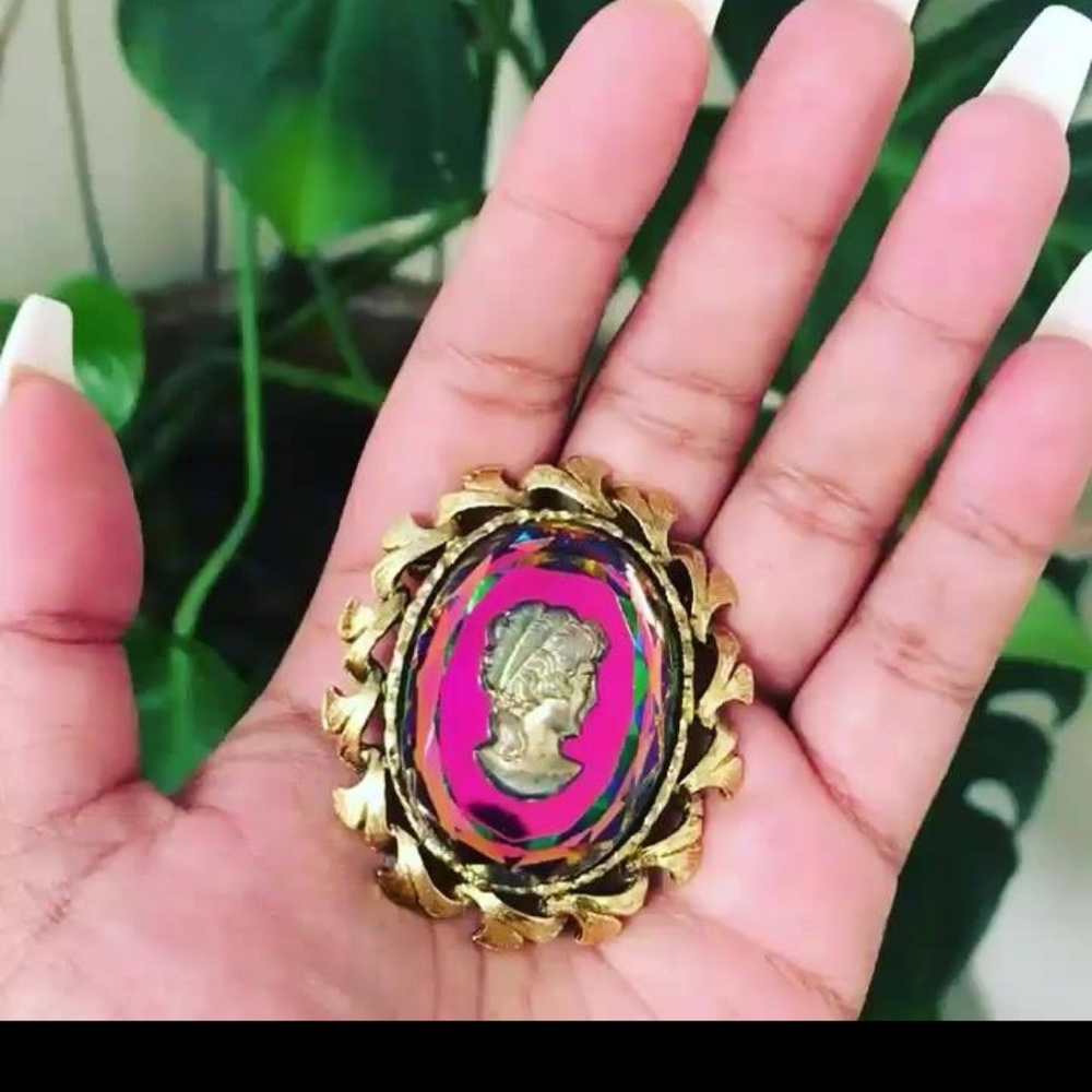 Beautiful vintage brooch, lady cameo with watermel